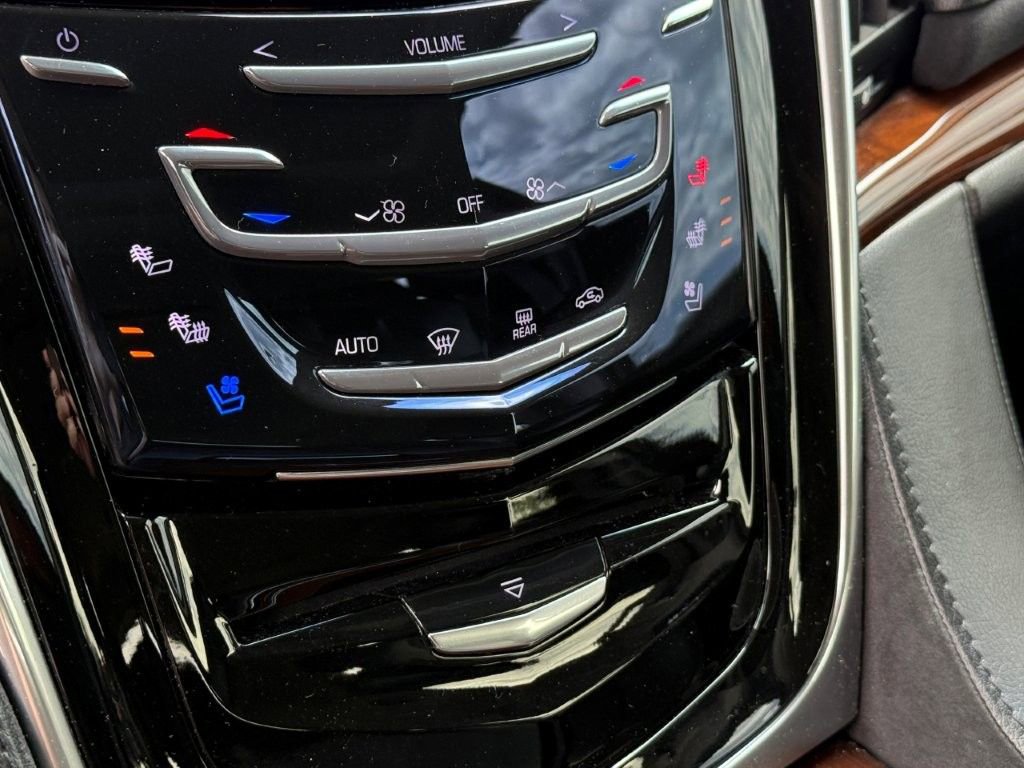 Used 2018 Cadillac Escalade ESV Premium Luxury AWD/4WD image 32