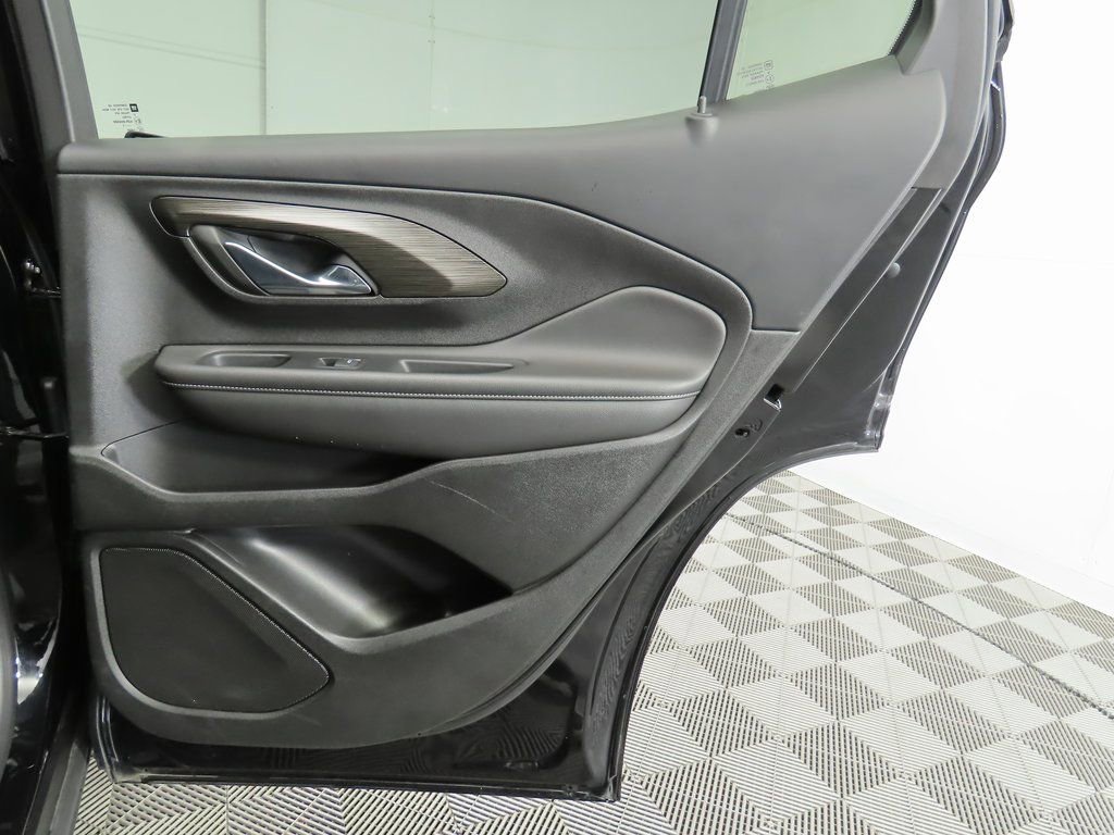 Used 2023 GMC Terrain SLT image 25