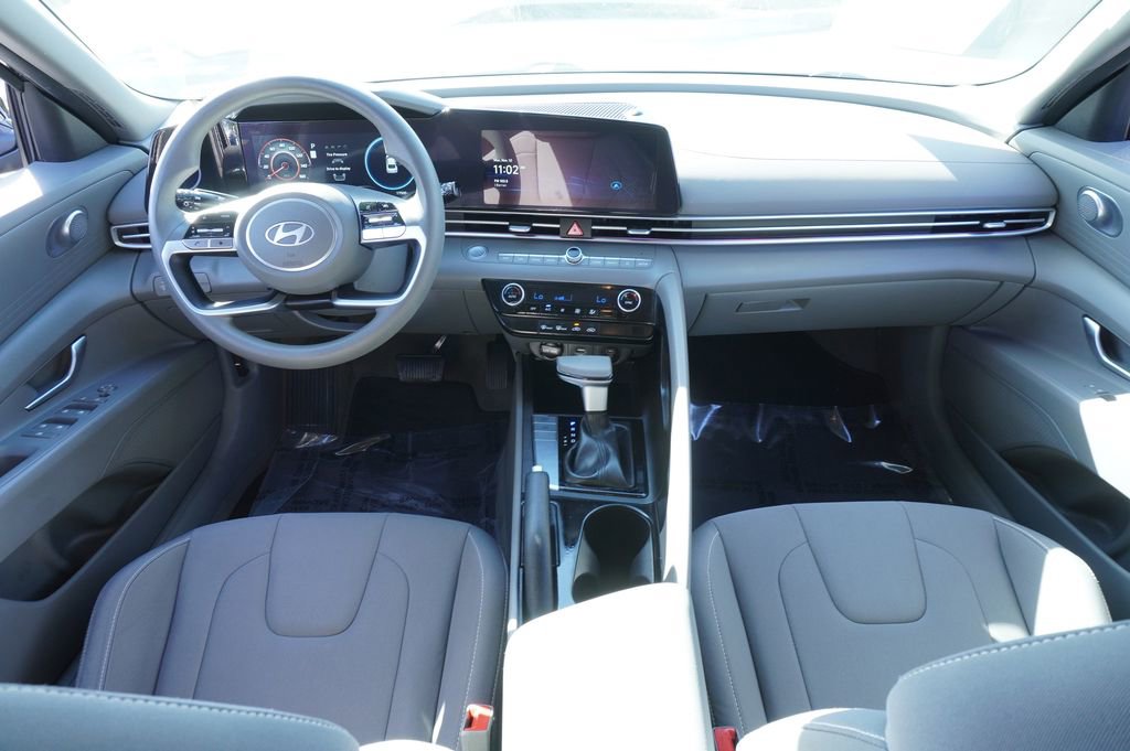 Used 2024 Hyundai Elantra SEL image 11