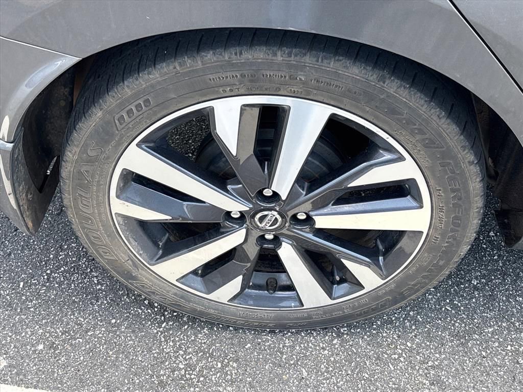 Used 2020 Nissan Versa SR image 14