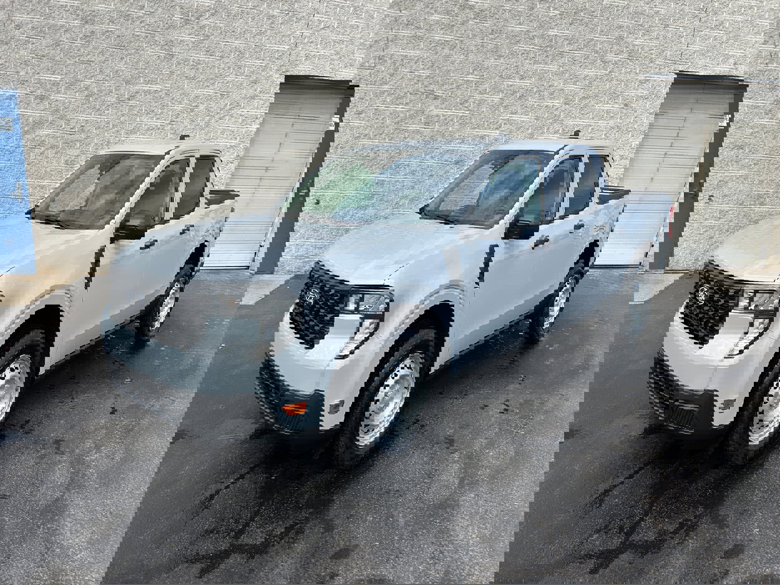 New 2025 Ford Maverick XL image 4