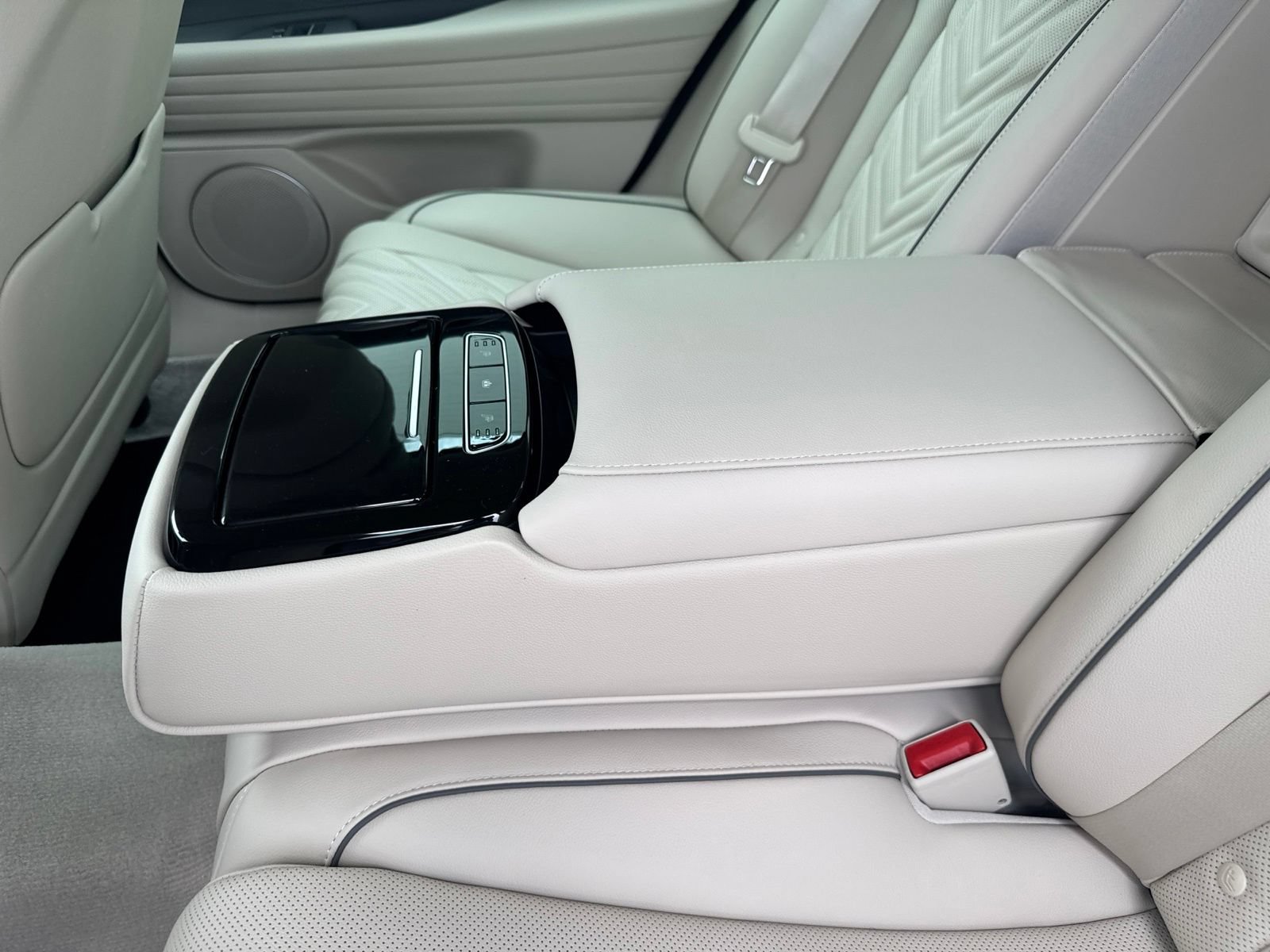 New 2025 Genesis G80 2.5T Sport Prestige AWD/4WD image 12