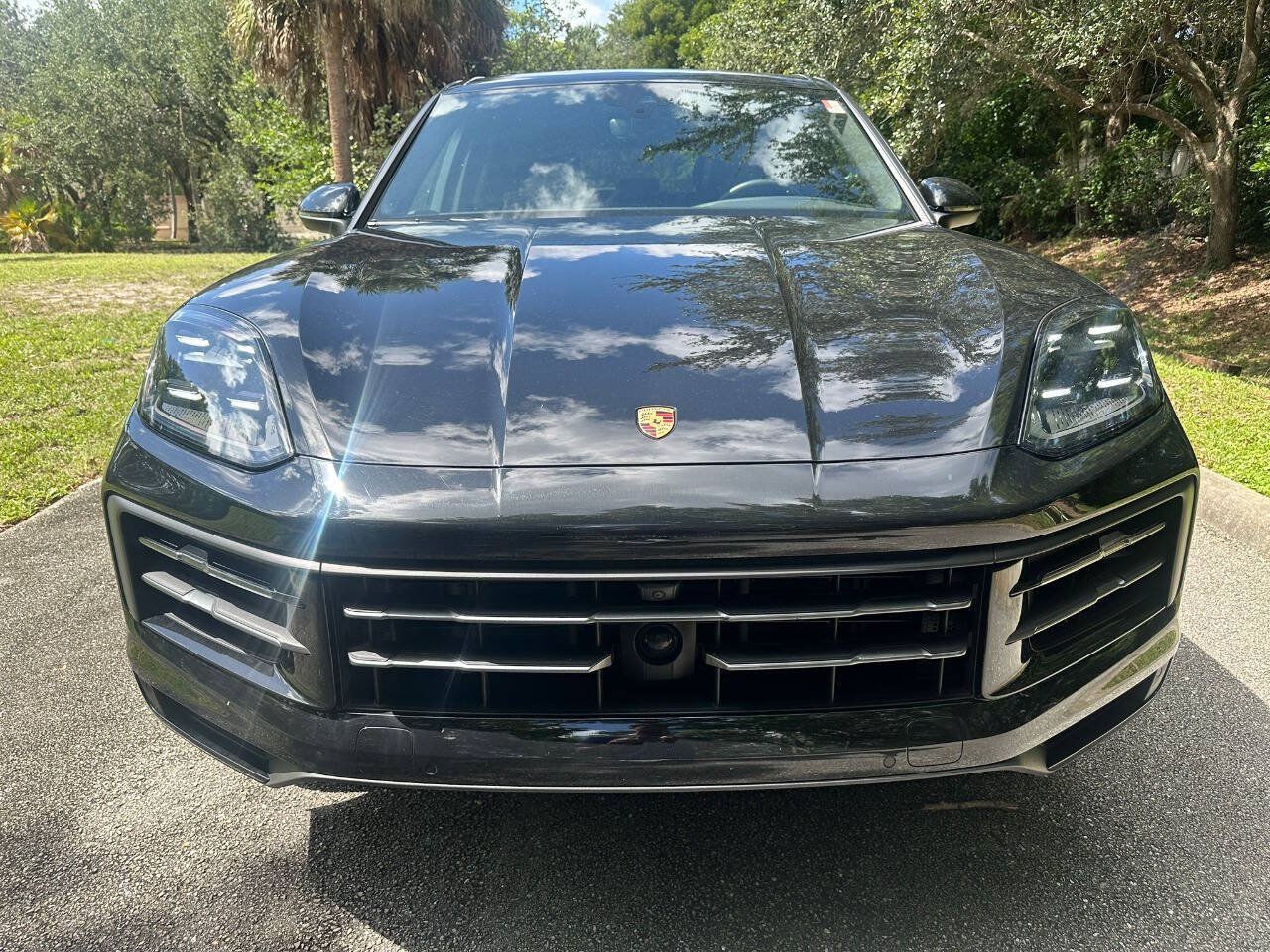 Used 2024 Porsche Cayenne AWD/4WD image 2