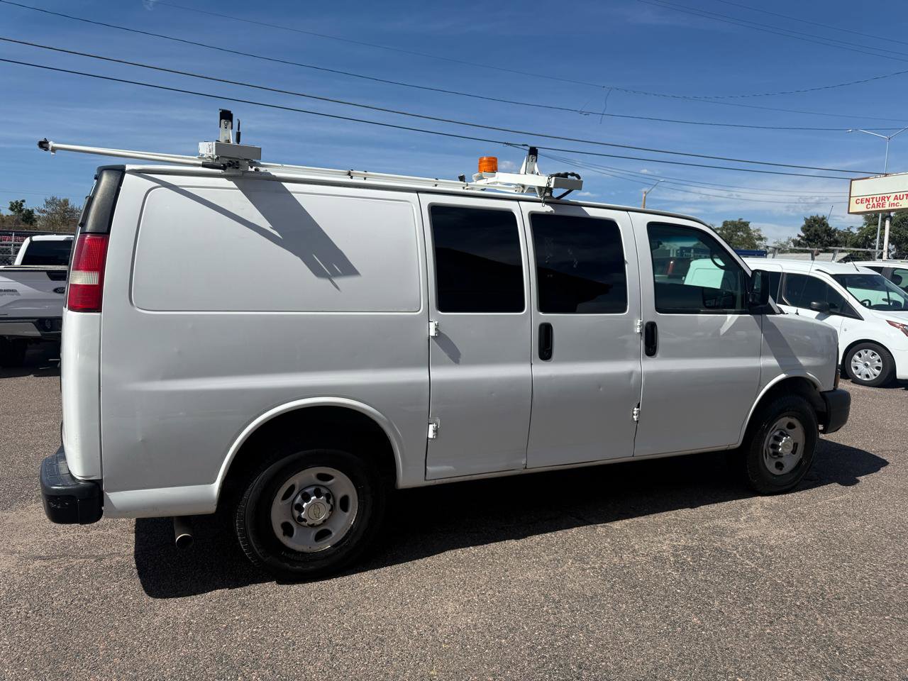 Used 2010 Chevrolet Express 2500 RWD image 10