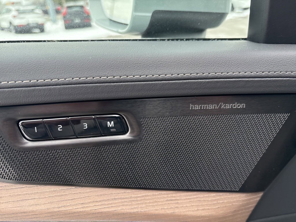 Certified 2025 Volvo XC90 B6 Plus image 19
