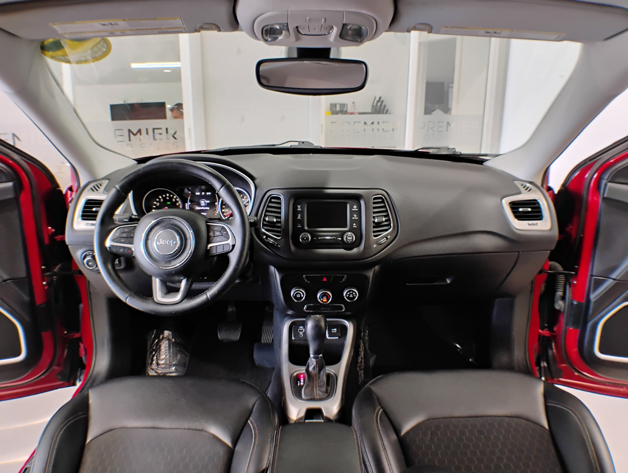 Used 2018 Jeep Compass Latitude image 28