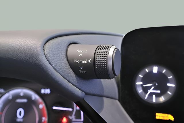 Used 2025 Lexus ES 300h w/ Premium Package image 14