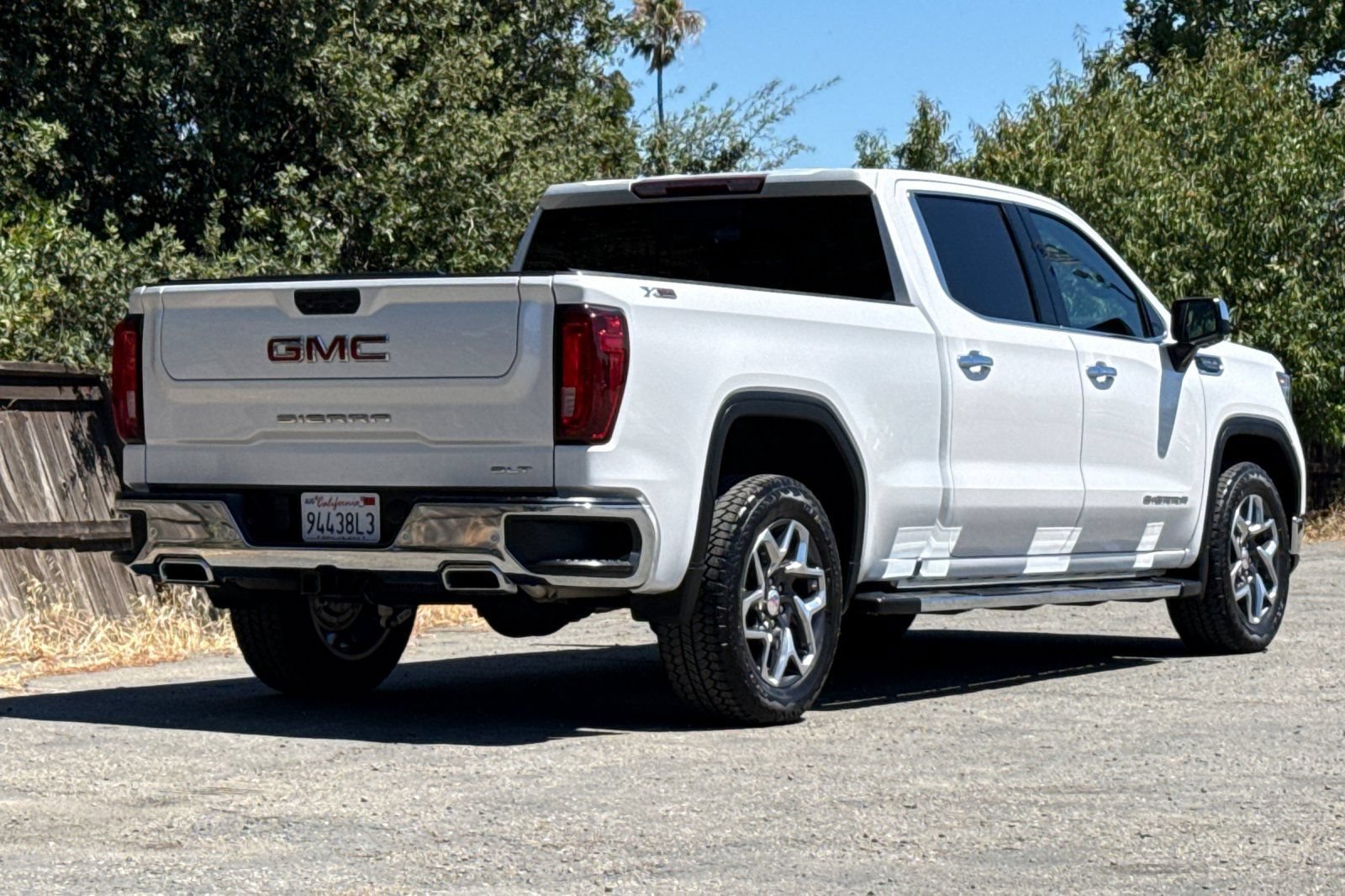 Used 2023 GMC Sierra 1500 SLT w/ SLT Premium Plus Package AWD/4WD image 4