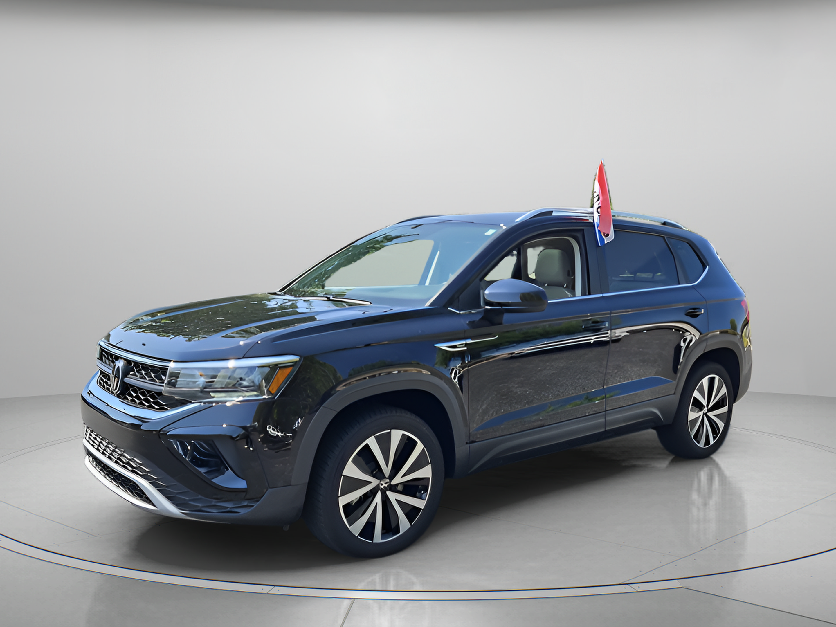Used 2024 Volkswagen Taos SE w/ Panoramic Sunroof Package