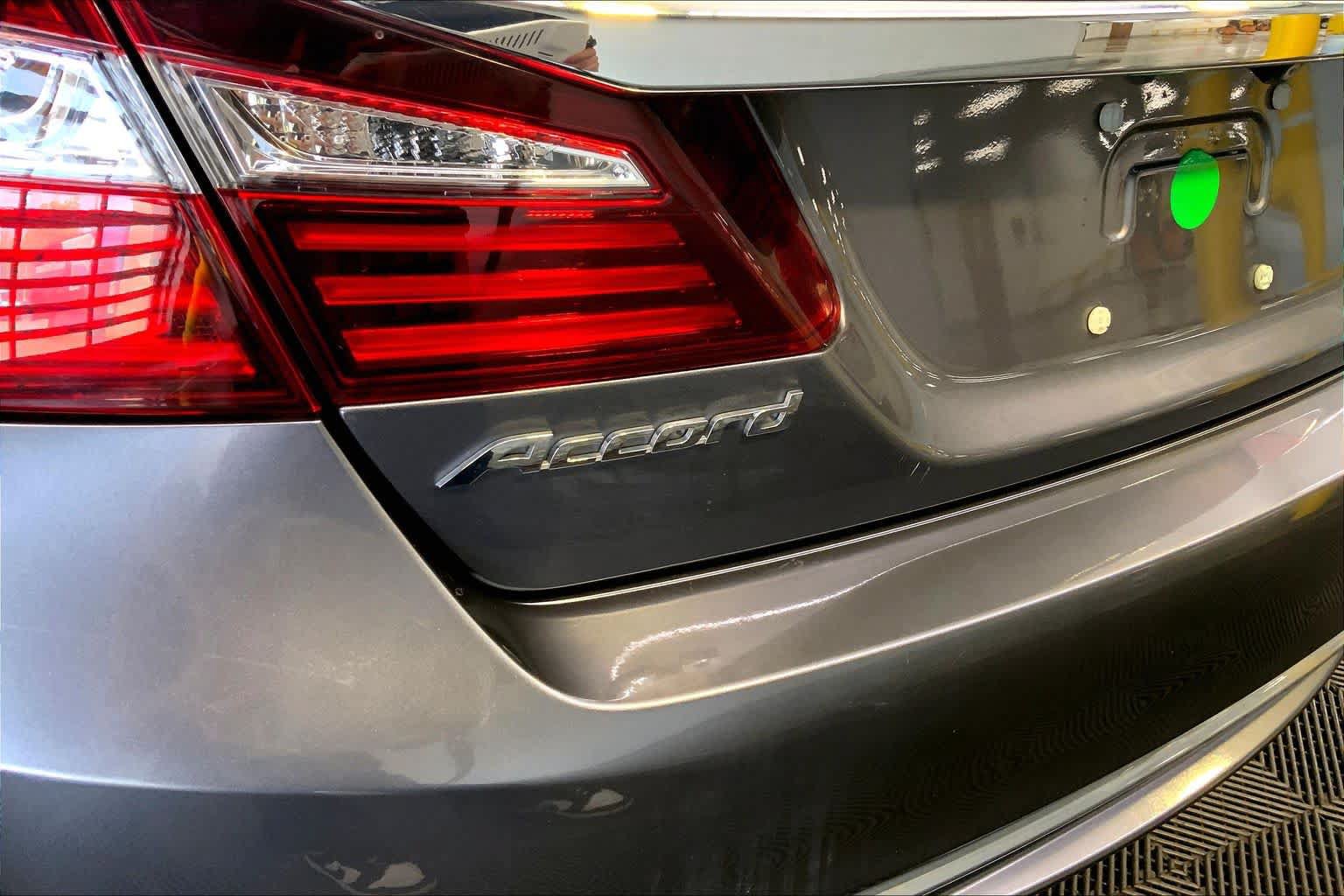 Used 2017 Honda Accord EX-L image 10