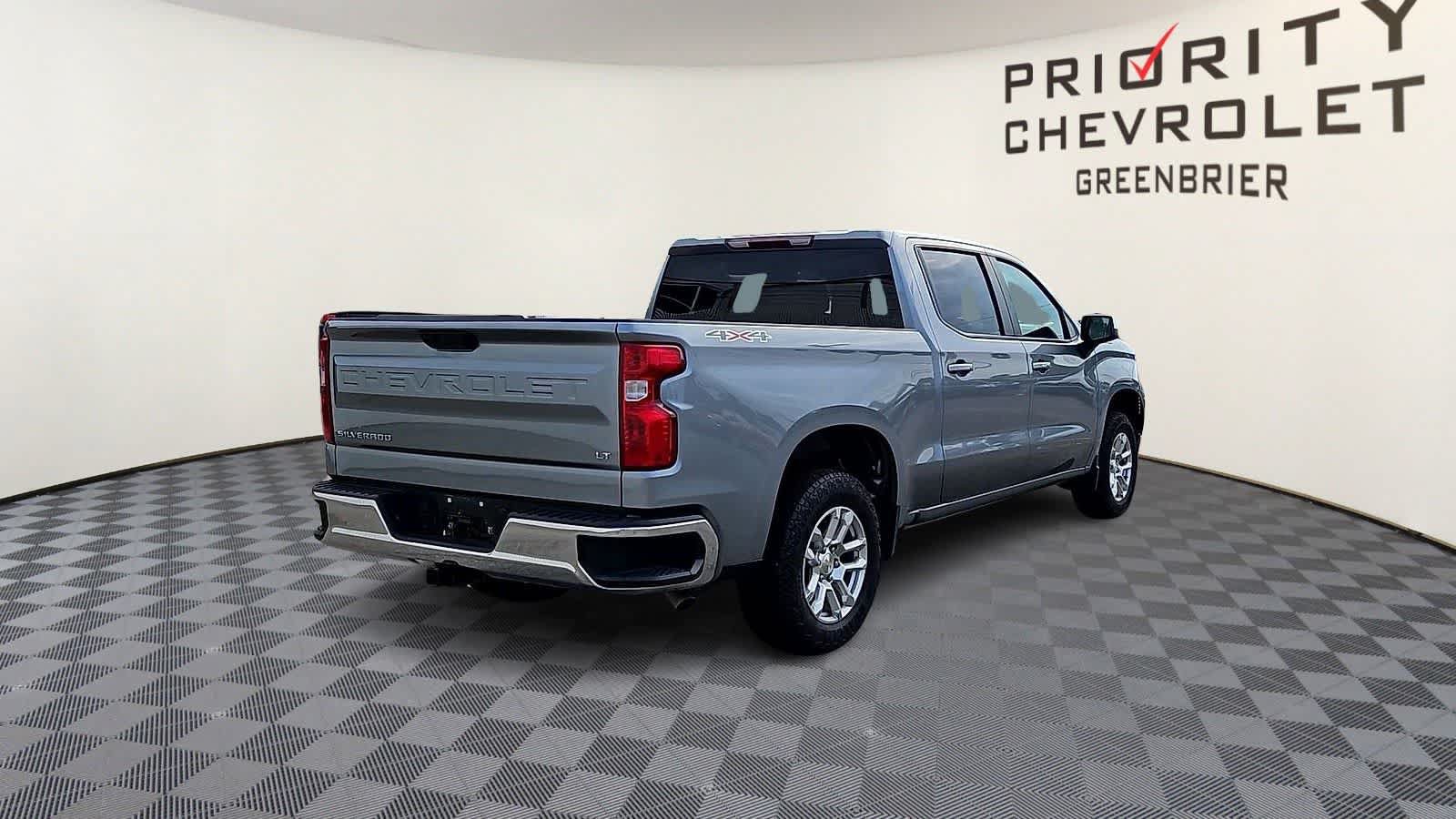 Used 2024 Chevrolet Silverado 1500 LT AWD/4WD image 8