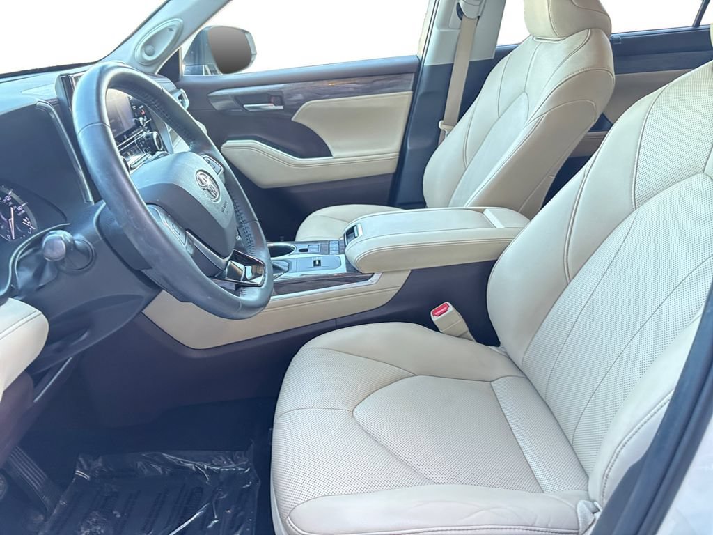 Used 2020 Toyota Highlander Limited FWD image 9
