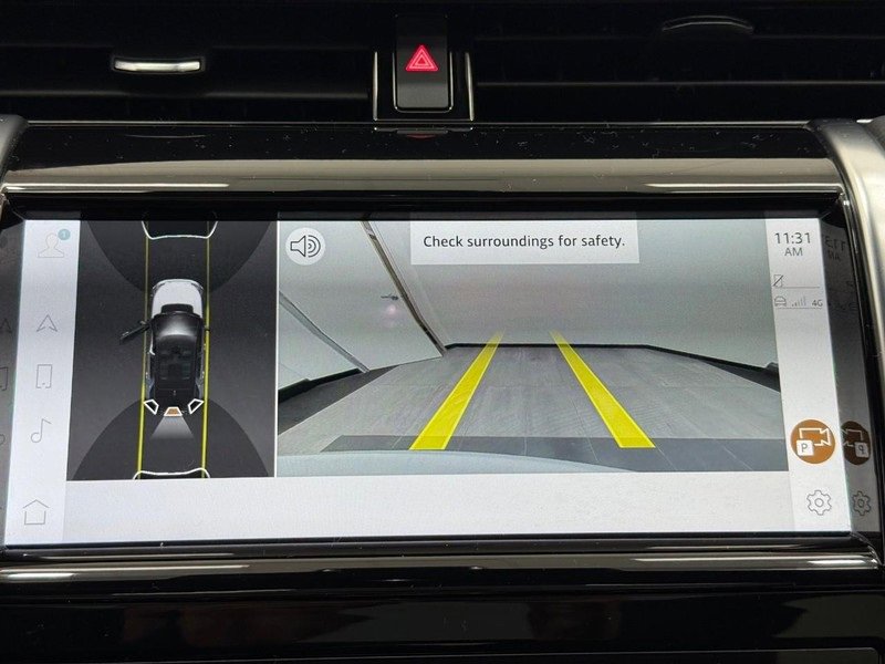 Used 2023 Land Rover Discovery Sport SE image 18