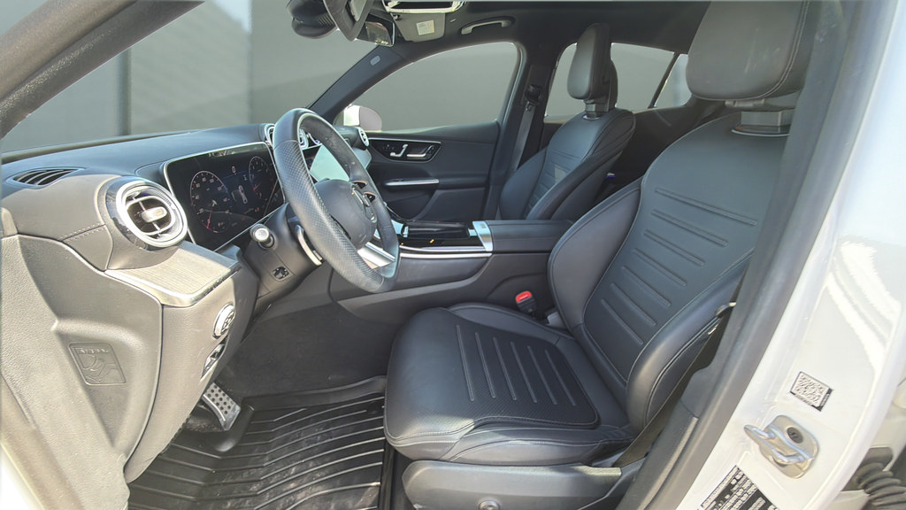 Used 2025 Mercedes-Benz GLC 300 4MATIC image 17