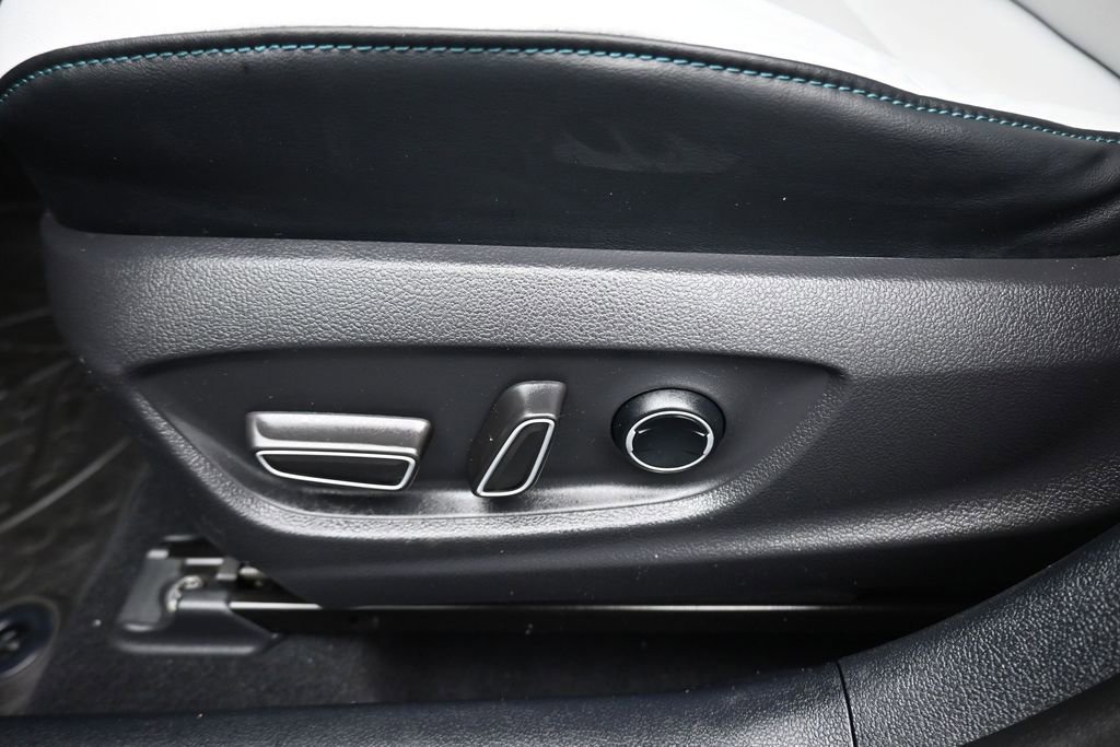 Used 2017 Toyota Prius Prime Premium FWD image 12