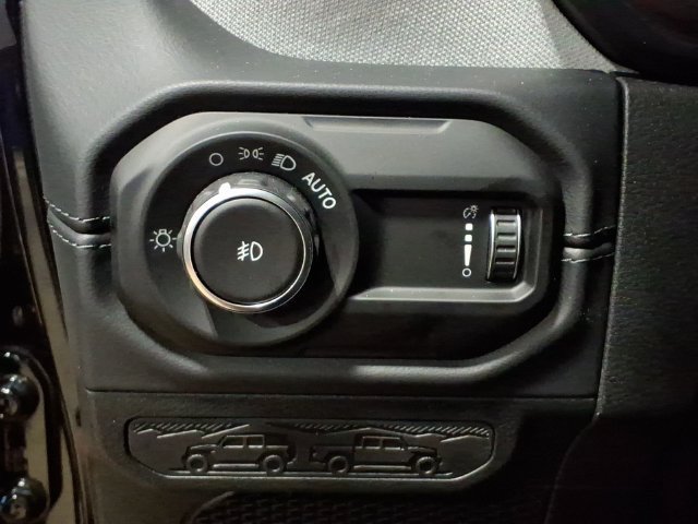 Used 2026 Jeep Wrangler Unlimited Sahara AWD/4WD image 13
