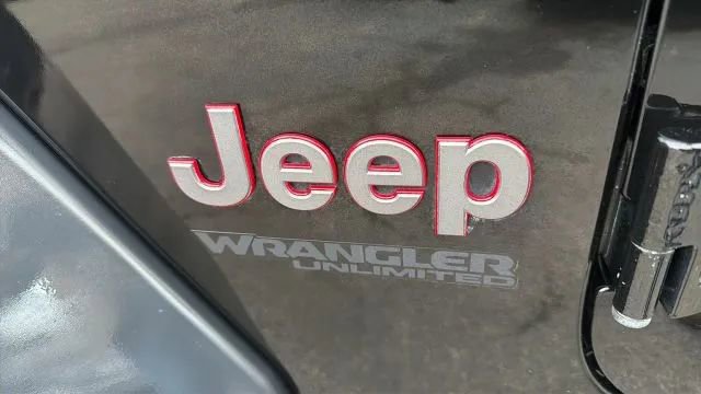 Used 2018 Jeep Wrangler Unlimited Rubicon image 35