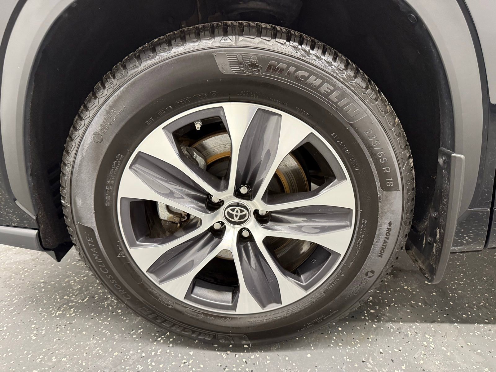 Used 2023 Toyota Highlander XLE image 18