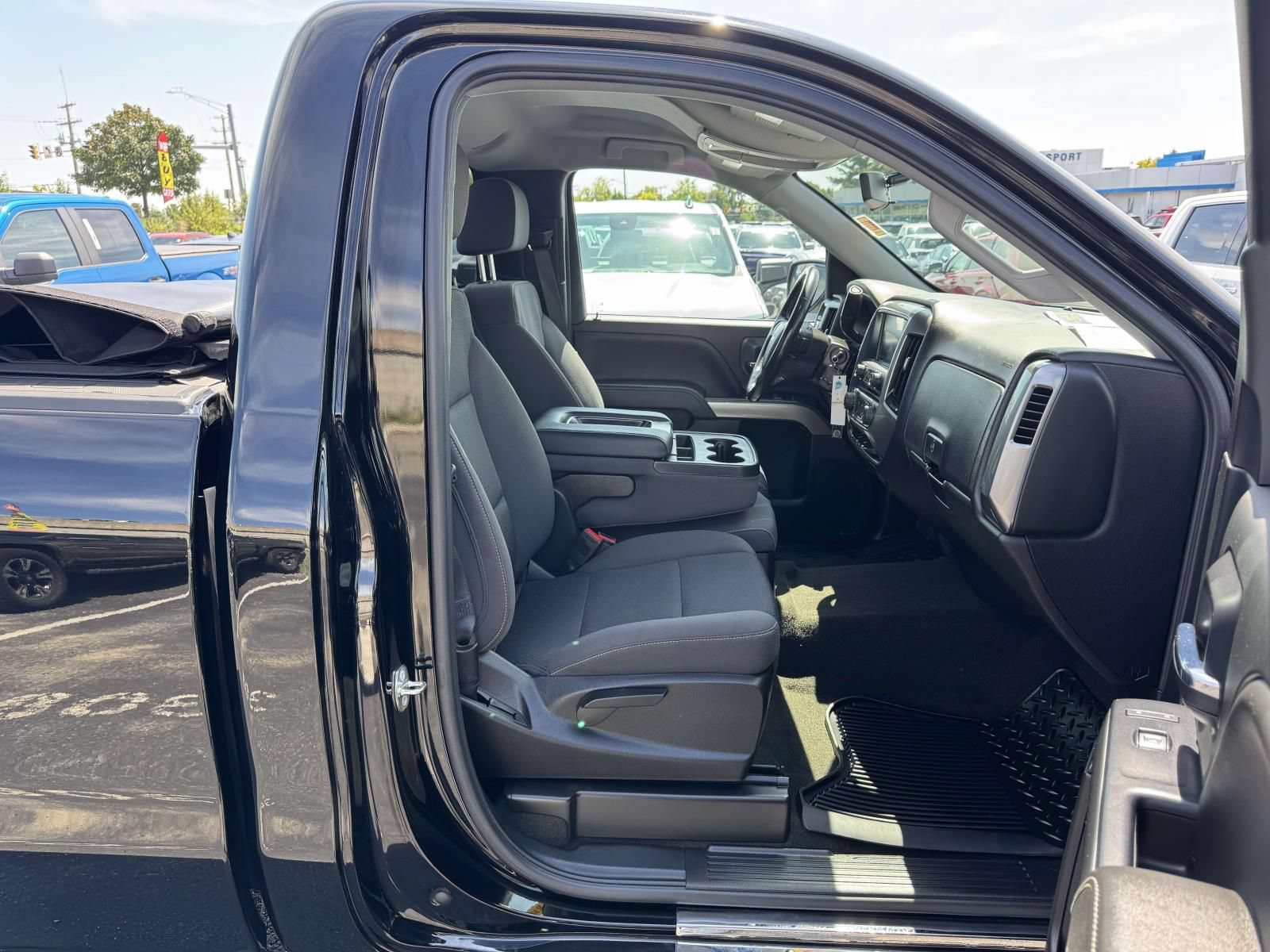 Used 2018 Chevrolet Silverado 1500 LT AWD/4WD image 14