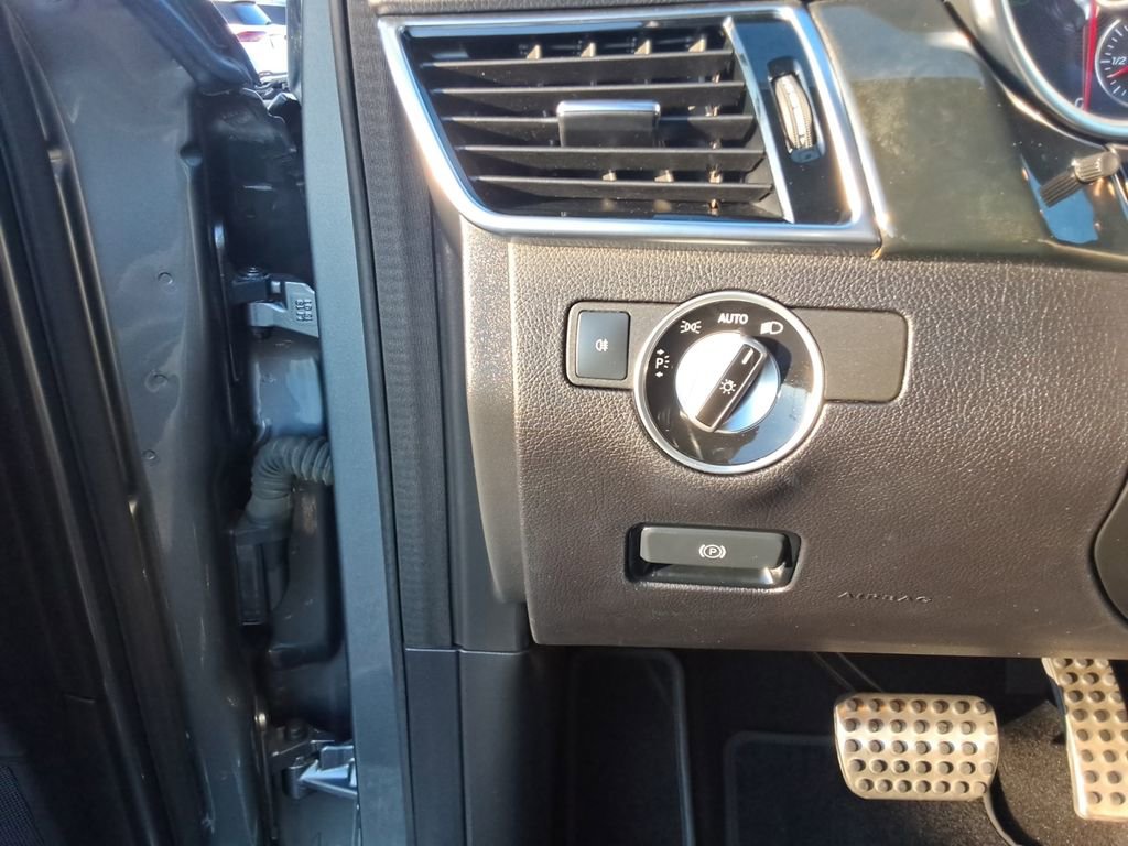 Used 2019 Mercedes-Benz GLE 400 4MATIC image 19