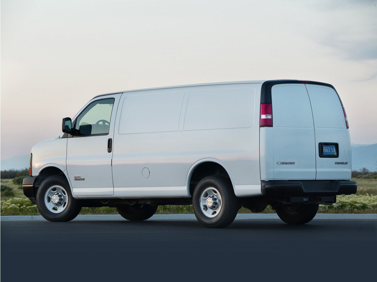 Used 2017 Chevrolet Express 2500 RWD image 1