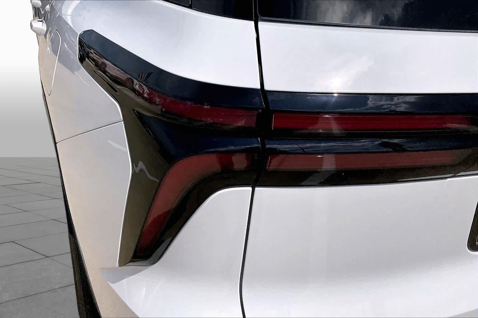 New 2027 Chevrolet Traverse LT w/ Driver Confidence Package FWD image 14