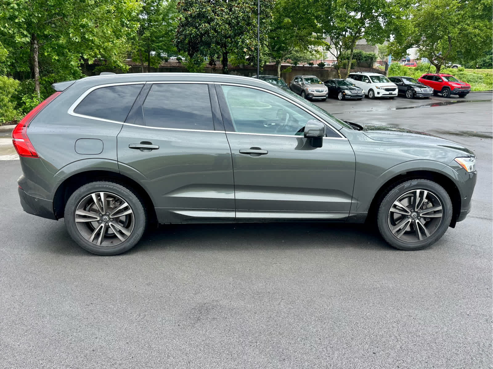 Used 2019 Volvo XC60 T6 Momentum w/ Multimedia Package AWD/4WD image 4
