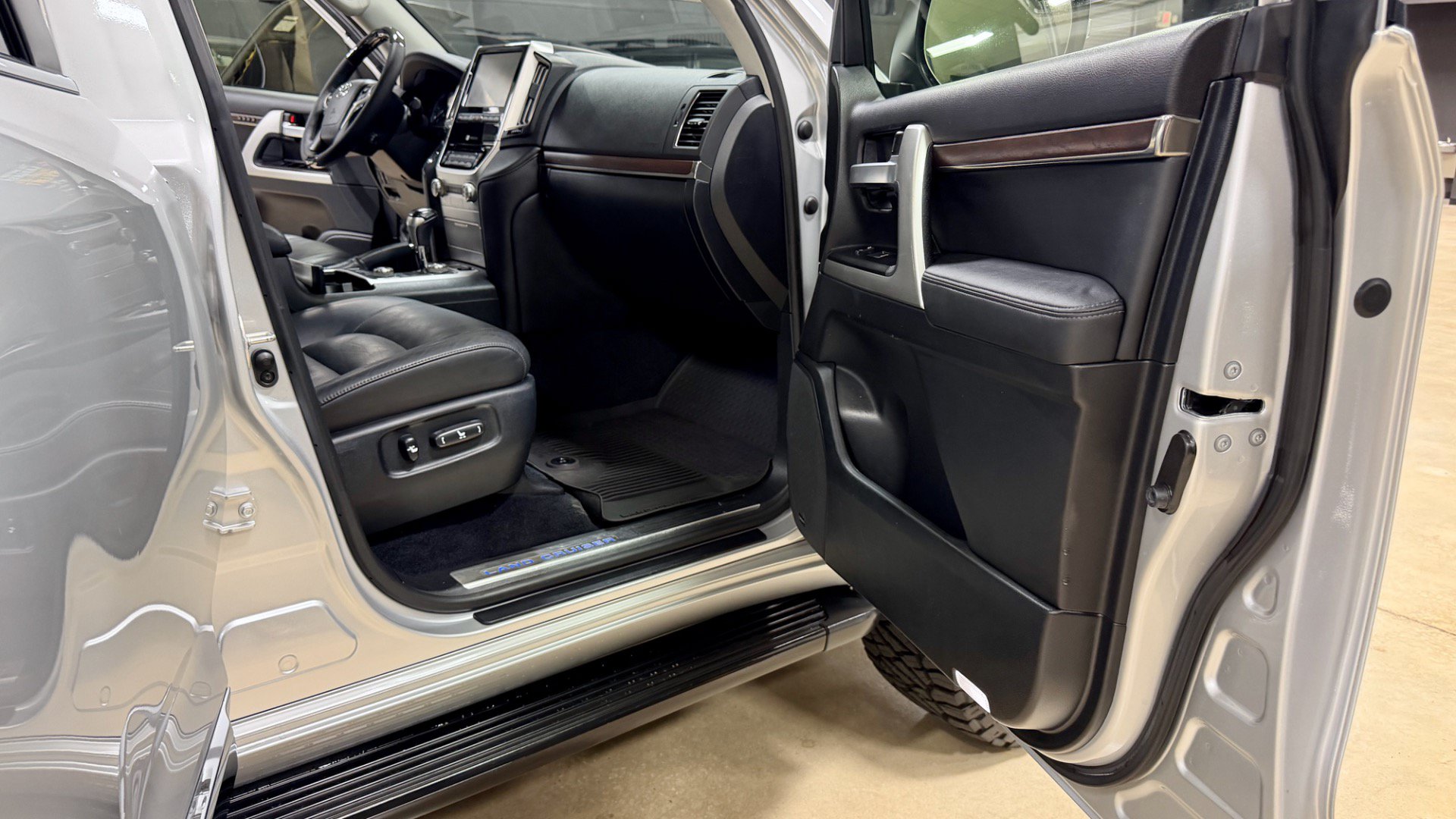 Used 2016 Toyota Land Cruiser AWD/4WD image 29