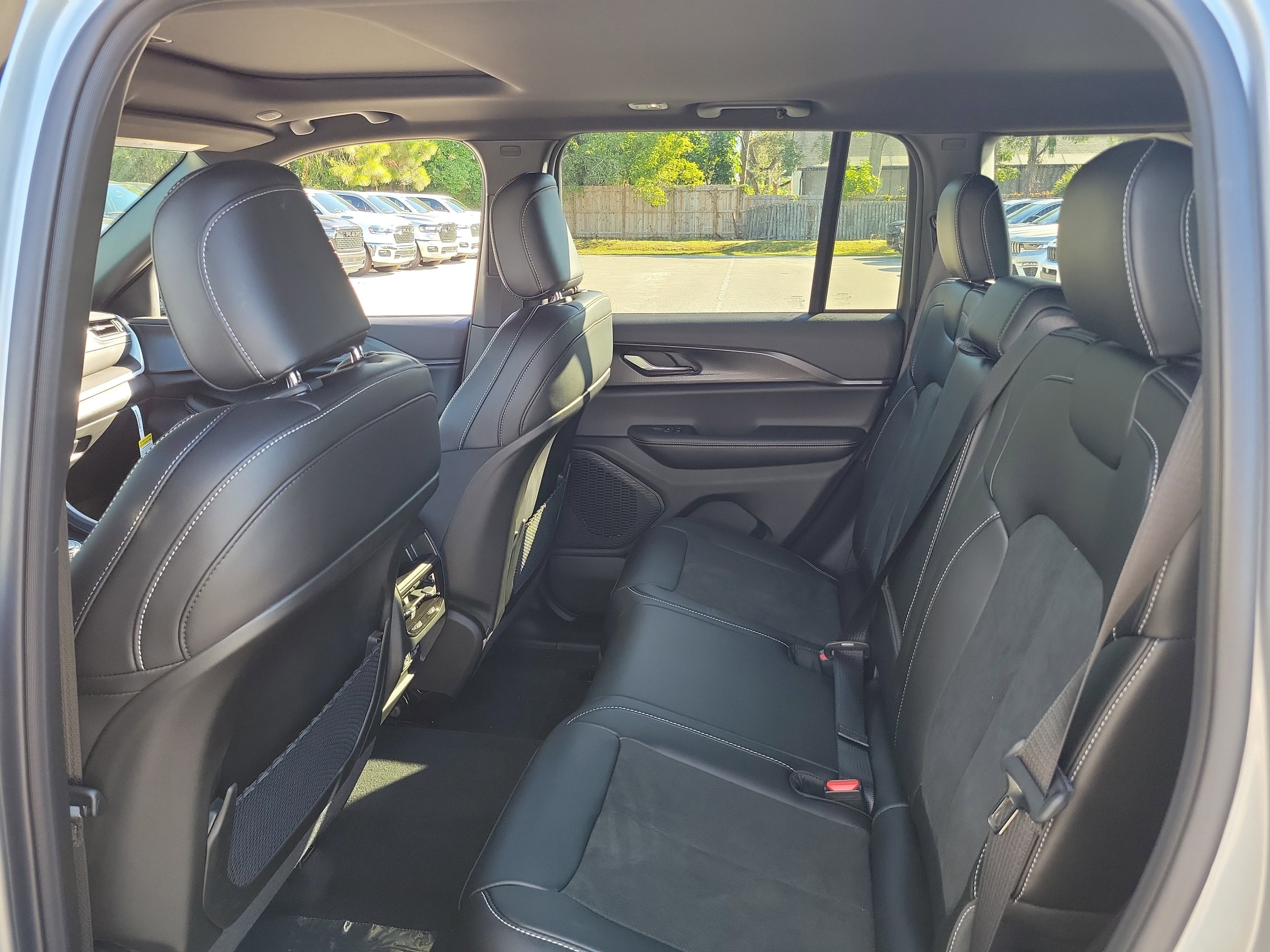 New 2025 Jeep Grand Cherokee Altitude image 6