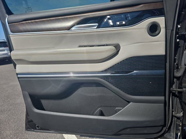 Used 2022 Jeep Grand Wagoneer Series II w/ Convenience Group III image 27