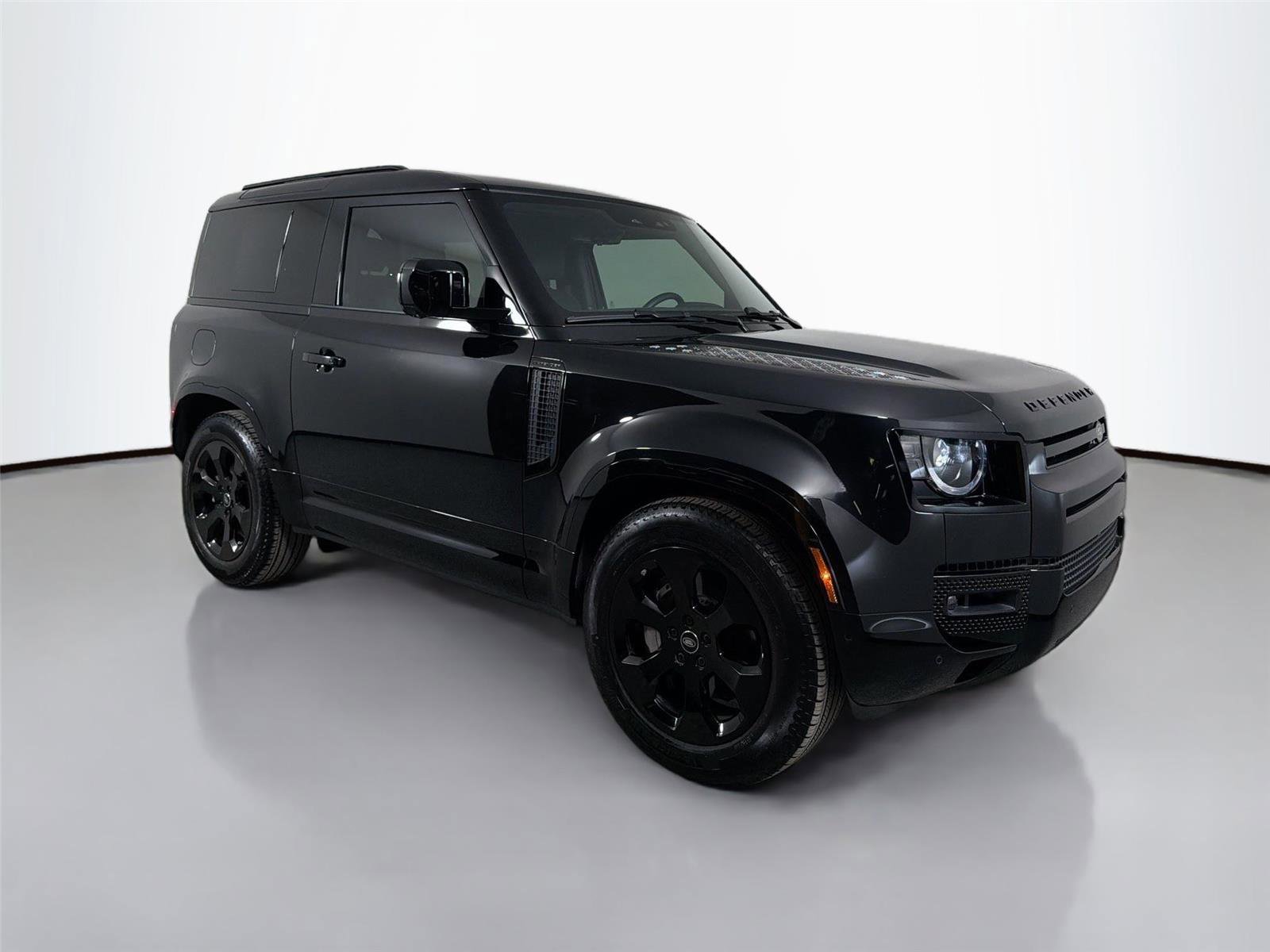 Used 2025 Land Rover Defender 90 X-Dynamic SE AWD/4WD image 3
