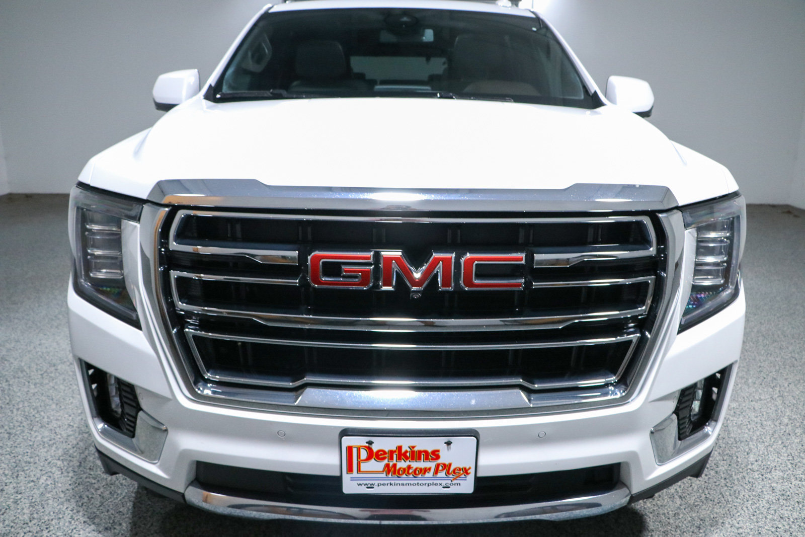 Used 2023 GMC Yukon SLT w/ SLT Premium Package AWD/4WD image 4