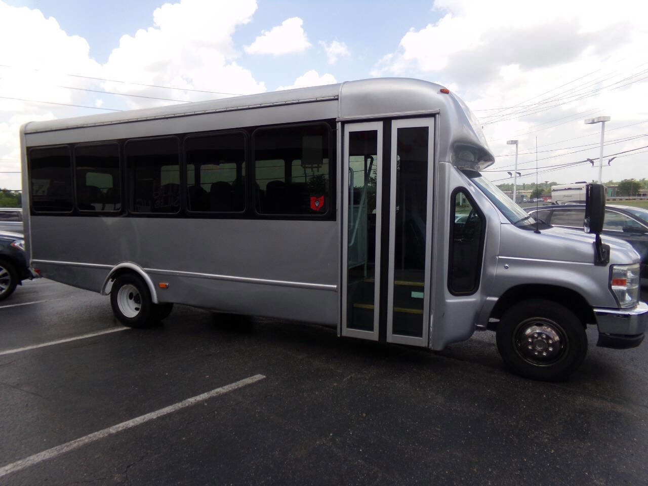 Used 2012 Ford E-450 and Econoline 450 Super Duty w/ Shuttle Bus Prep Pkg image 44