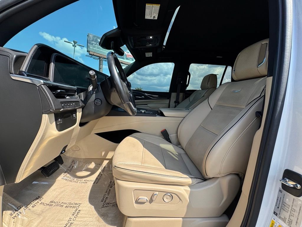 Used 2021 Cadillac Escalade Premium Luxury AWD/4WD image 24