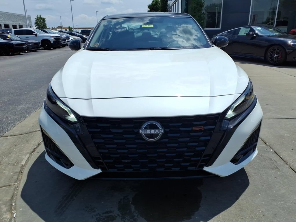 New 2026 Nissan Altima 2.5 SR w/ SR Premium Package FWD image 3