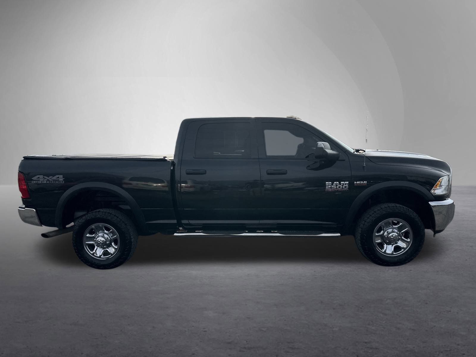 Used 2018 RAM 2500 Tradesman w/ Chrome Appearance Group image 2