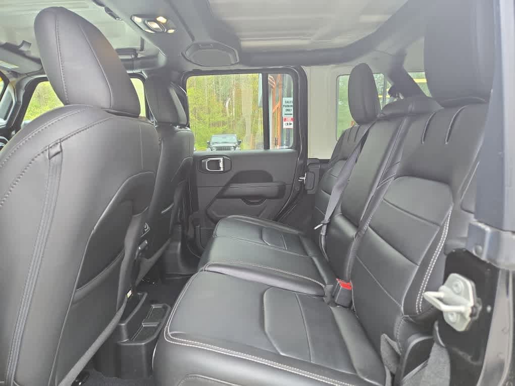 Used 2023 Jeep Wrangler Unlimited Sahara w/ Cold Weather Group AWD/4WD image 30