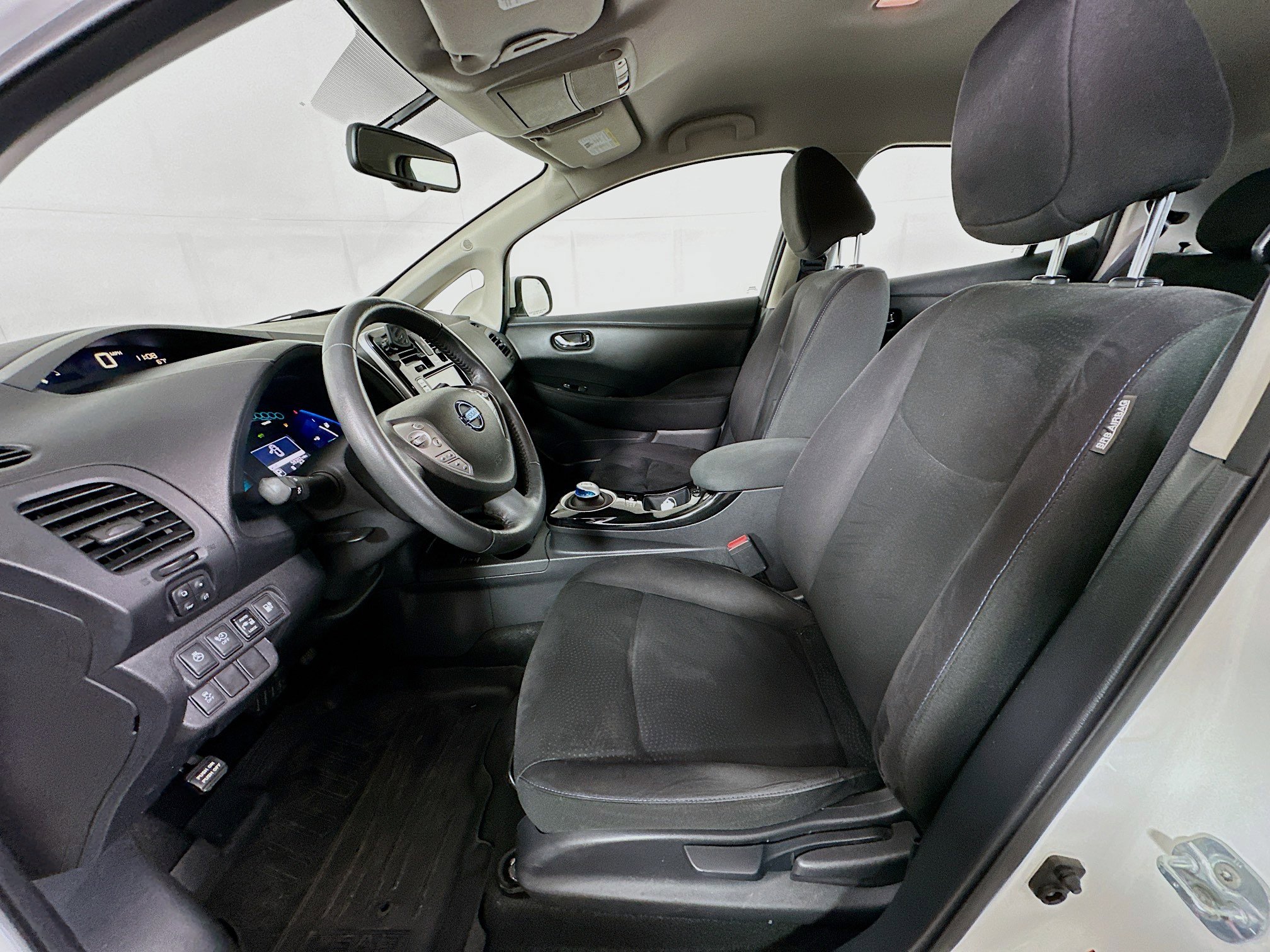 Used 2017 Nissan Leaf SV w/ Premium Package image 13