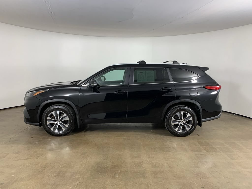 Used 2023 Toyota Highlander XLE AWD/4WD image 18