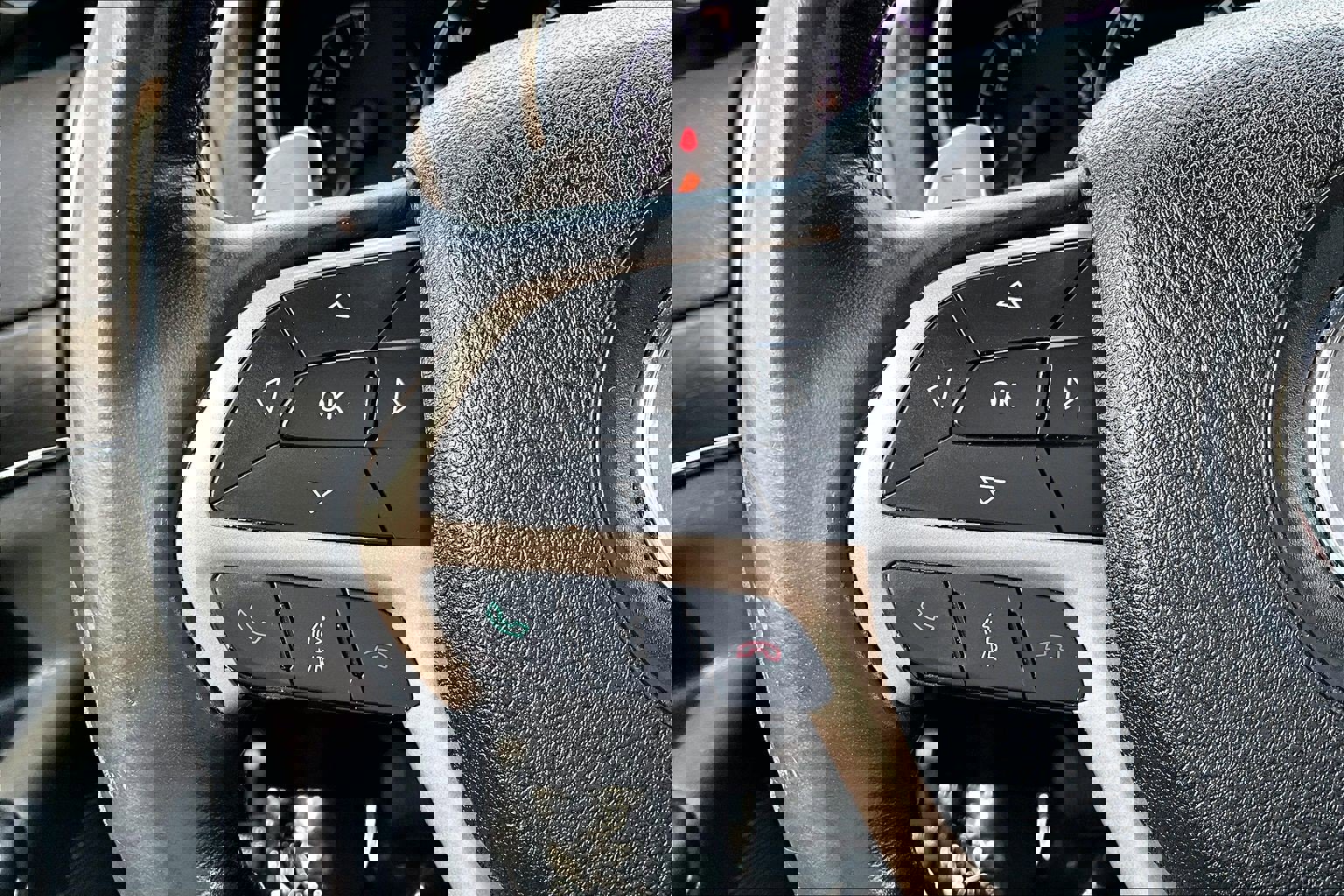 Used 2015 Jeep Grand Cherokee Limited w/ Luxury Group II image 17