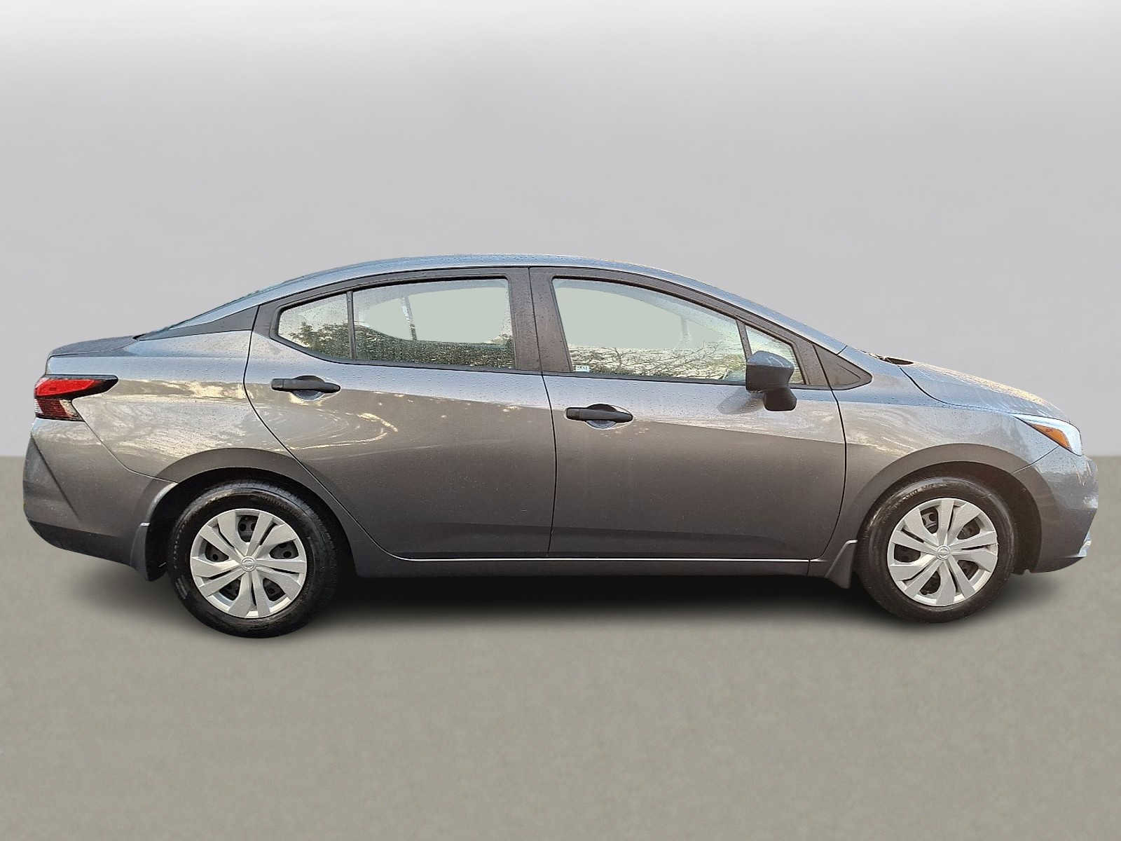 Used 2022 Nissan Versa S image 4