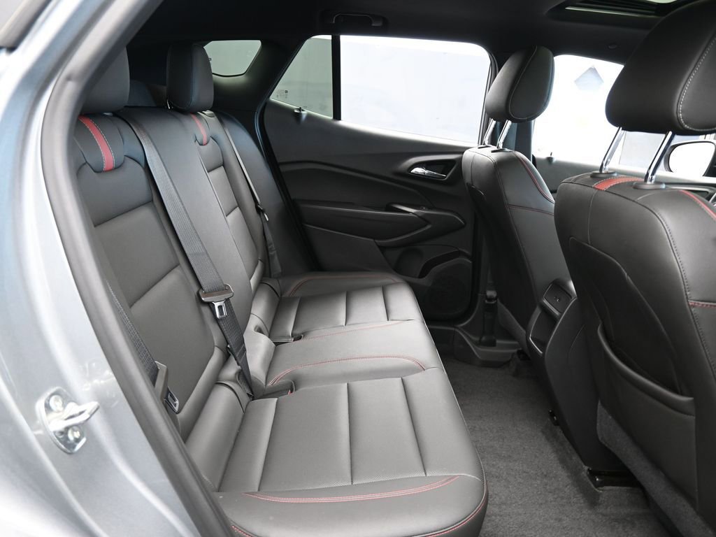 Used 2024 Chevrolet Trax RS w/ Sunroof Package image 42