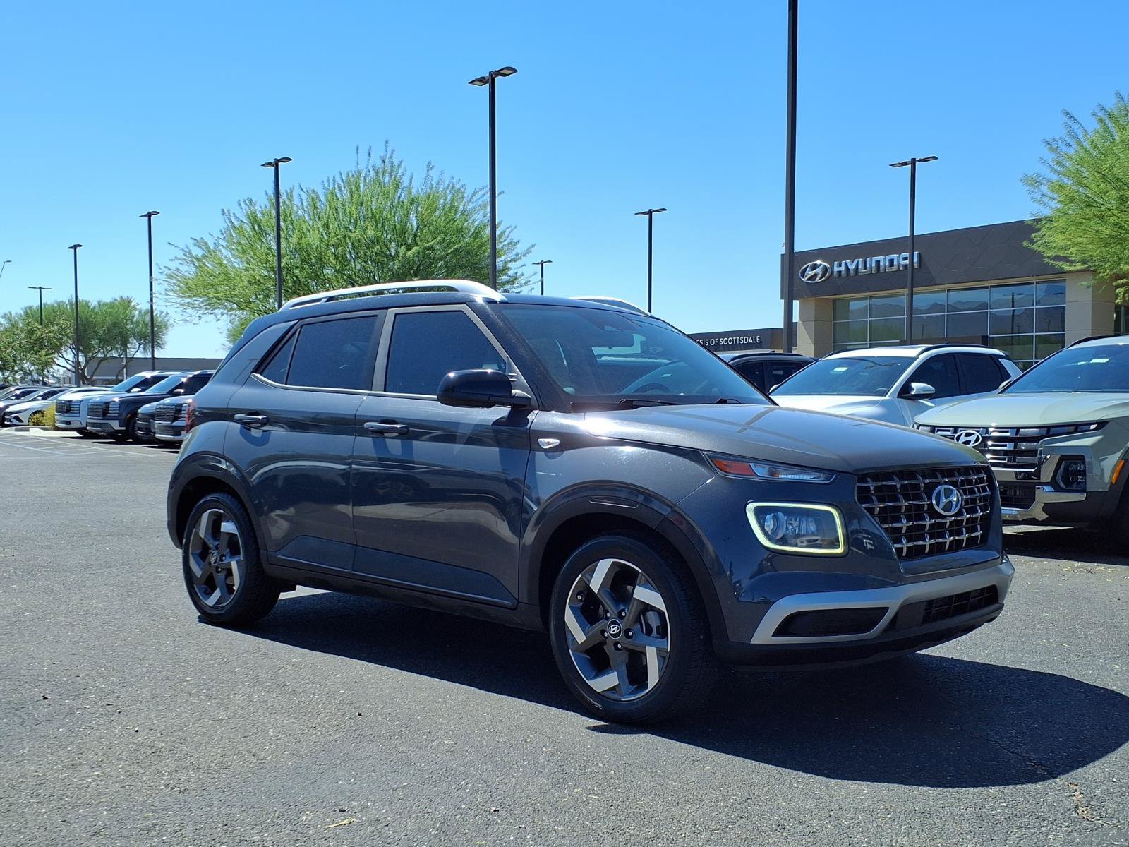 Used 2023 Hyundai Venue Limited w/ Cargo Package FWD image 8