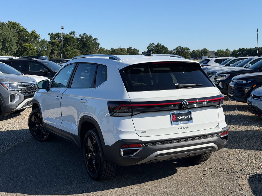 New 2026 Volkswagen Taos SE FWD image 9