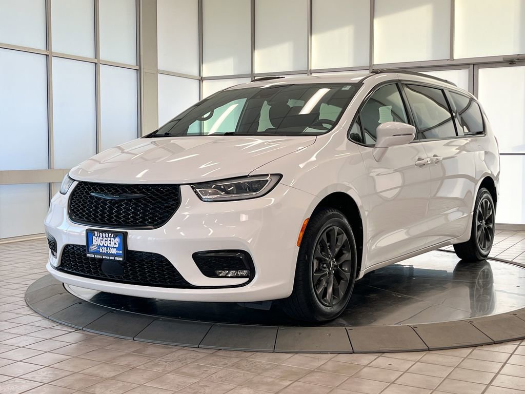 Used 2021 Chrysler Pacifica Touring w/ Cold Weather Group image 4