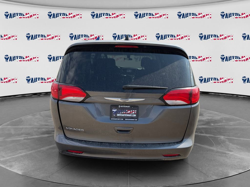 Used 2022 Chrysler Voyager LX FWD image 6