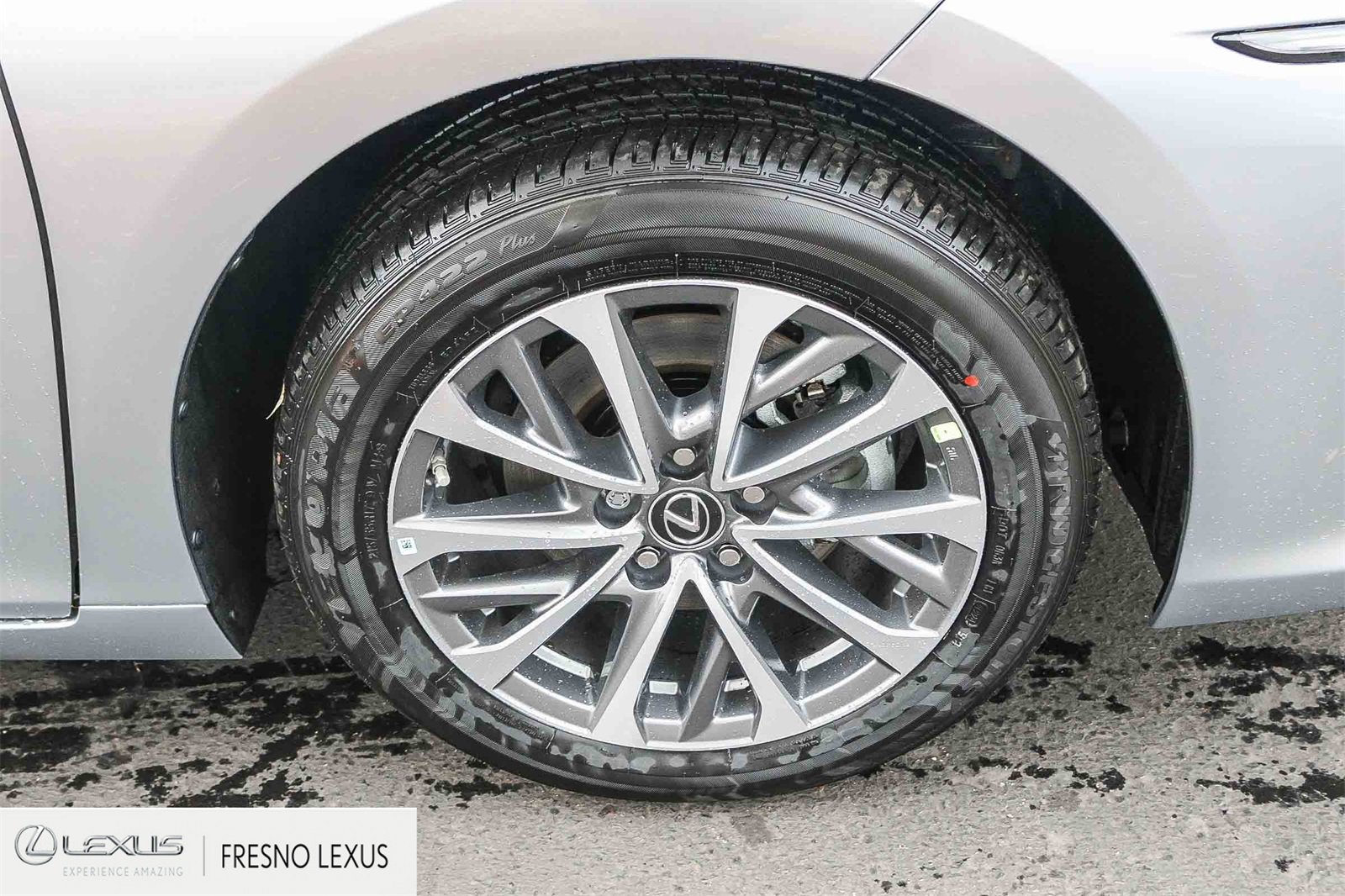 New 2025 Lexus ES 350 image 9