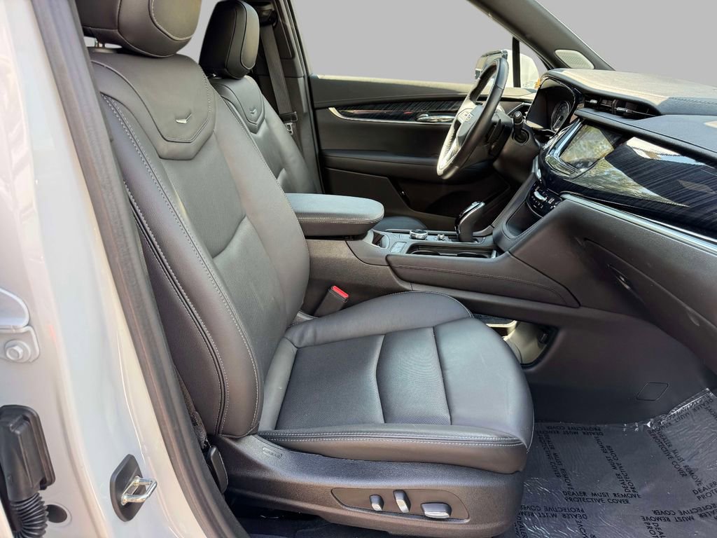 Used 2023 Cadillac XT6 Premium Luxury w/ Technology Package image 14