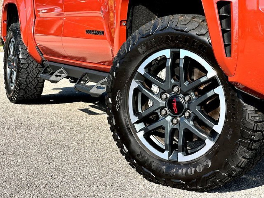 Certified 2025 Toyota Tacoma TRD Sport AWD/4WD image 2