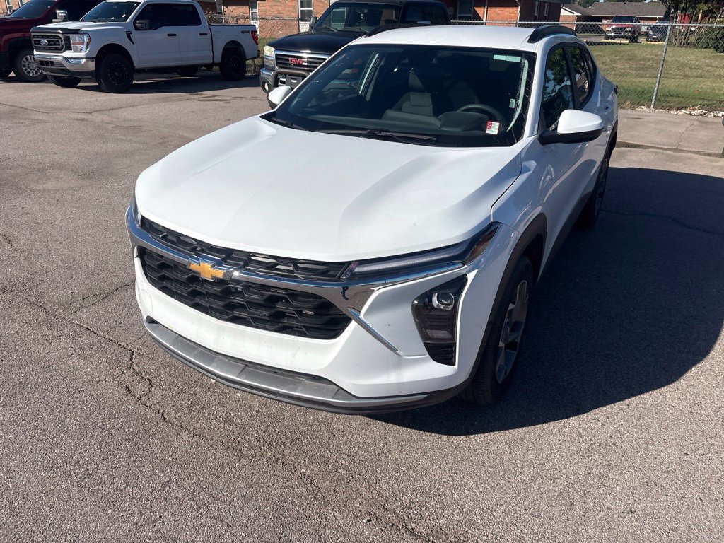 Used 2026 Chevrolet Trax LT FWD image 6